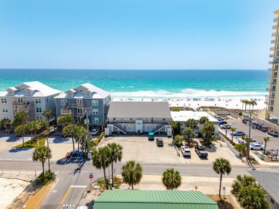 Property building, Day, Neighbourhood, Natural landscape, Bird's eye view, Beach, Sea view, Street view, Location