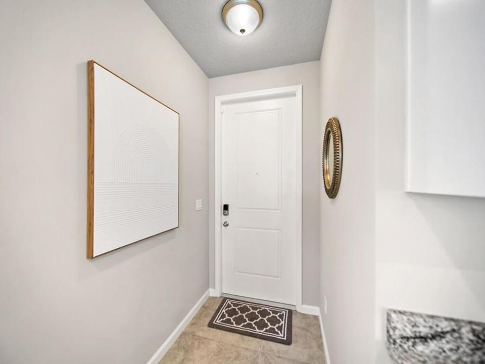 3-BR- Stylish Beach House with Heated Pool House in Jensen Beach