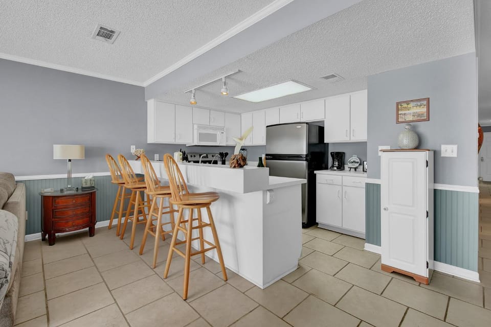 Kitchen or kitchenette, Dining area, minibar