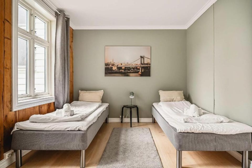 KS12 - Charming 3BR Bergen Townhouse House in Bergen