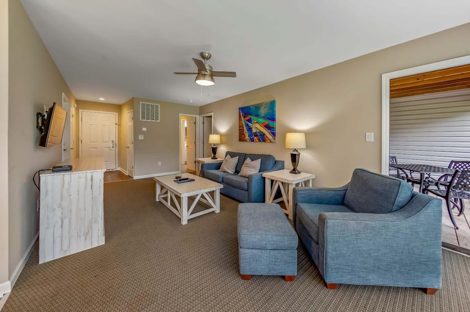 Golf Course Condo with Pools & Family Fun House in Fairfield Harbour