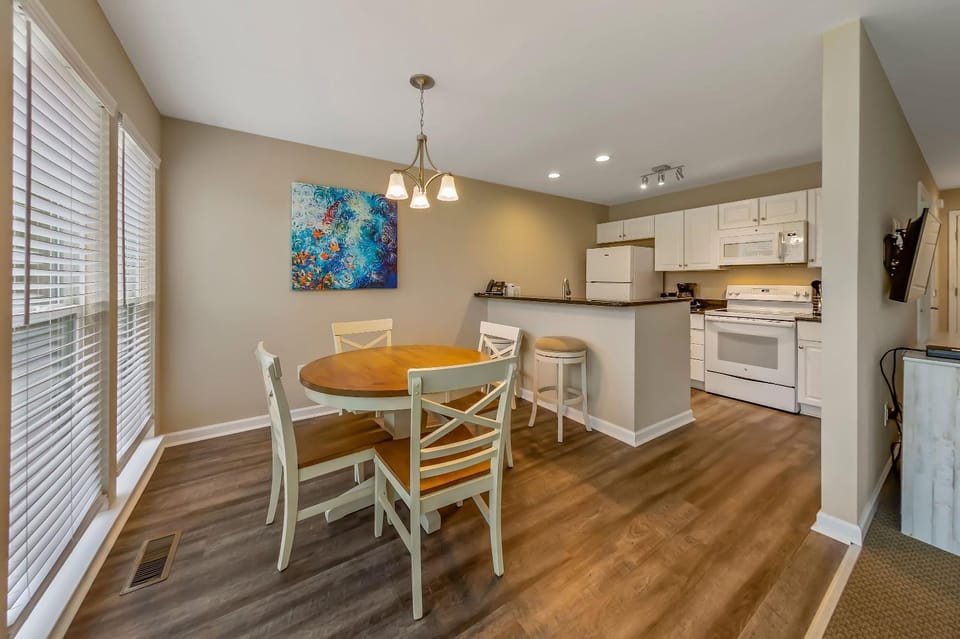 Golf Course Condo with Pools & Family Fun House in Fairfield Harbour