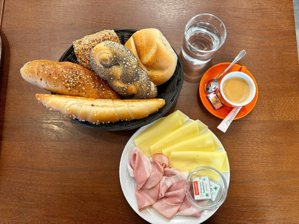Food and drinks, Food, Breakfast