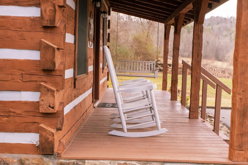 Lover's Leap Chalet in Pittman Center
