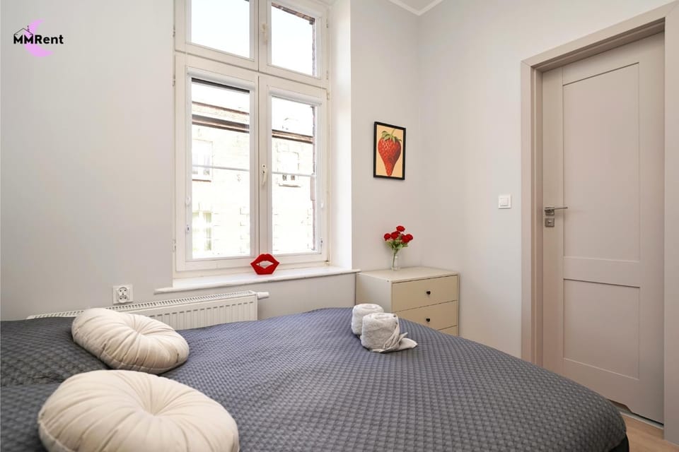 Bed, Photo of the whole room, Bedroom, heating, towels