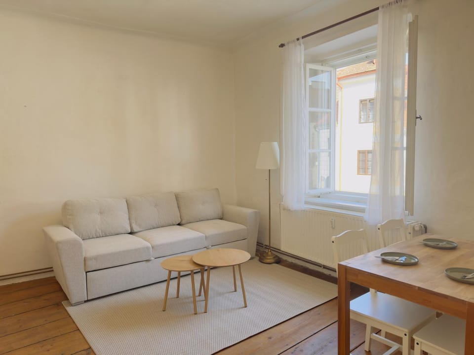 View (from property/room), Living room, Seating area, City view, Landmark view, Street view, kitchen