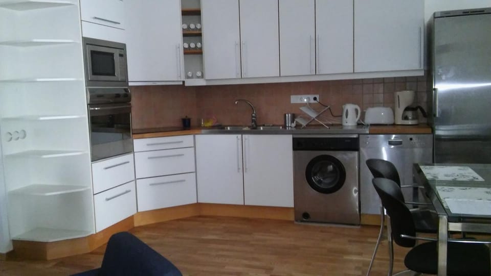 Kitchen or kitchenette, dishwasher, washing machine