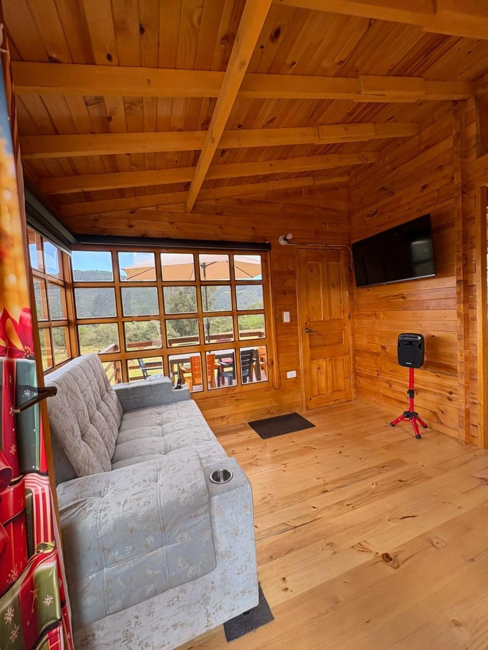 TV and multimedia, Living room, Mountain view