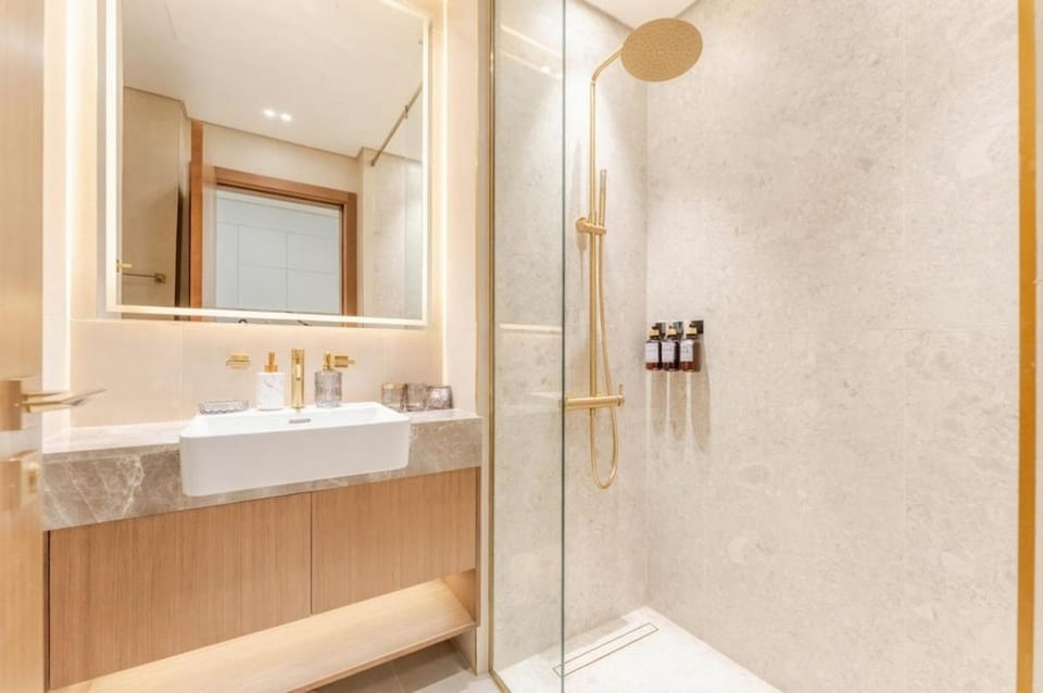 Lux Studio with Private Jacuzzi High Floor Downtown Apartment in Dubai
