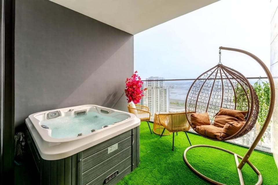 Lux Studio with Private Jacuzzi High Floor Downtown Apartment in Dubai