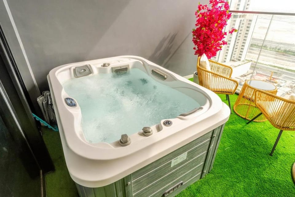 Lux Studio with Private Jacuzzi High Floor Downtown Apartment in Dubai