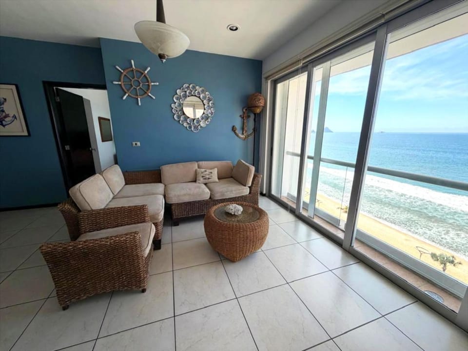 Living room, Sea view