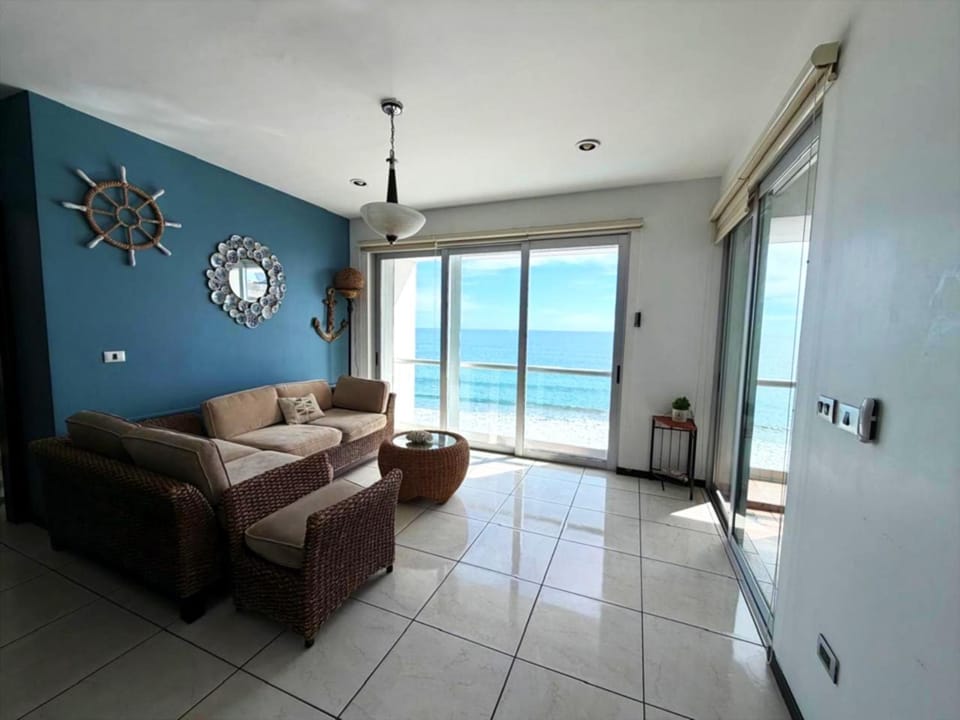 Living room, Sea view