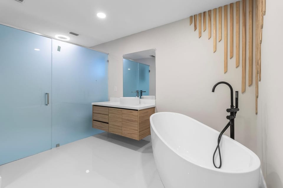 Bathroom, Bath