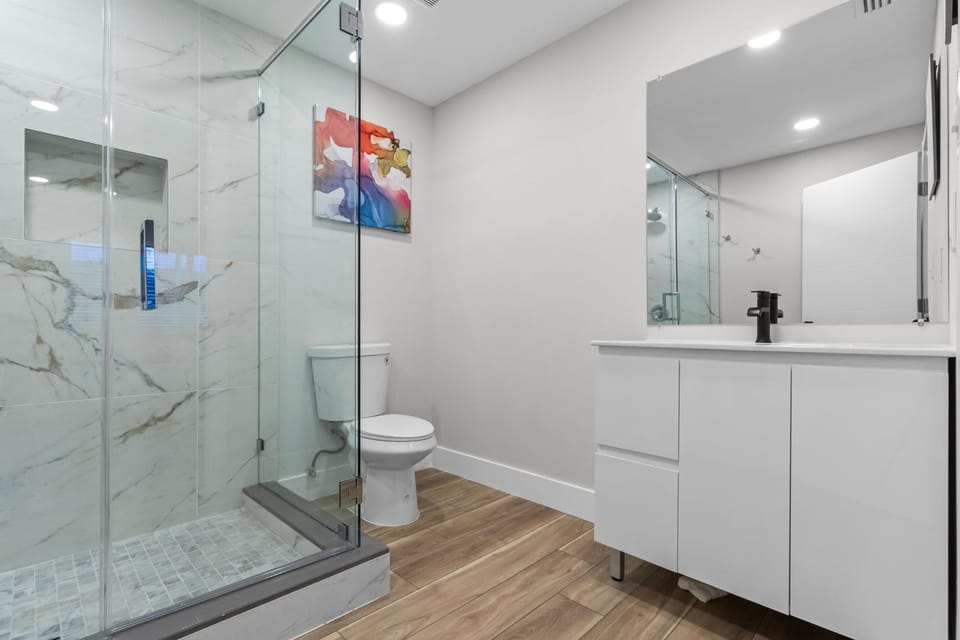 Shower, Toilet, Bathroom