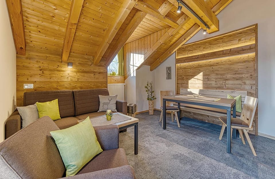 Living room, Photo of the whole room, Seating area, Dining area