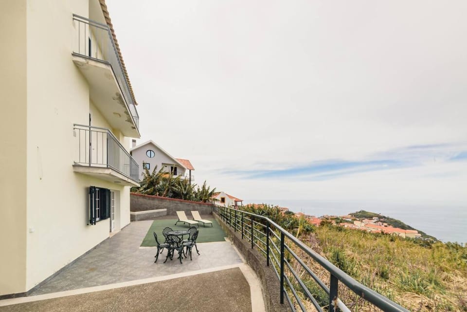 Villa Serenidade by Mth Apartment in Madeira District