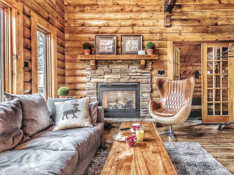 NEW Tremblant North Timber Lodge Retreat | Hot Tub Chalet in Ontario