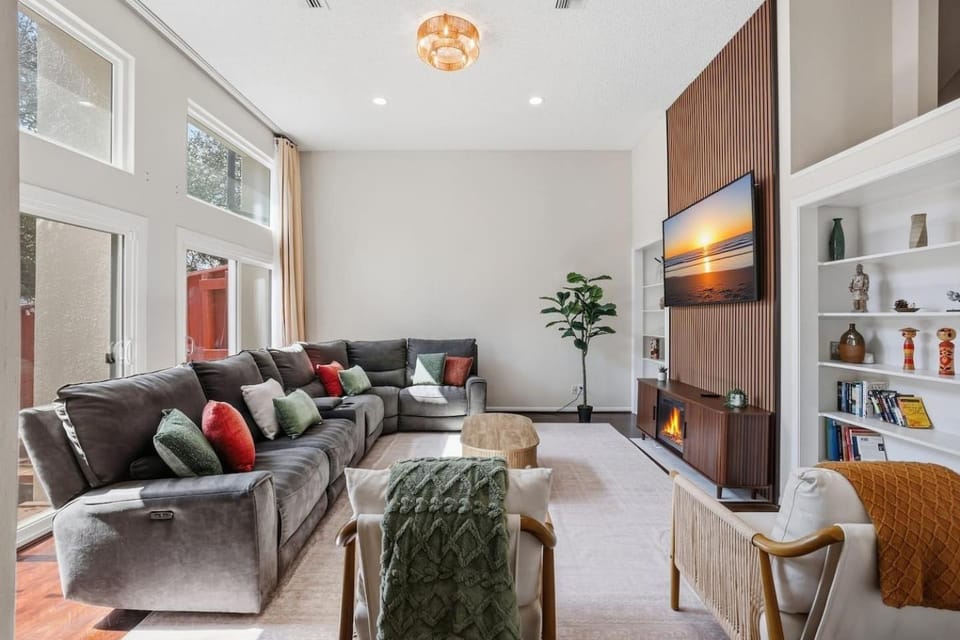 TV and multimedia, Living room, Evening entertainment
