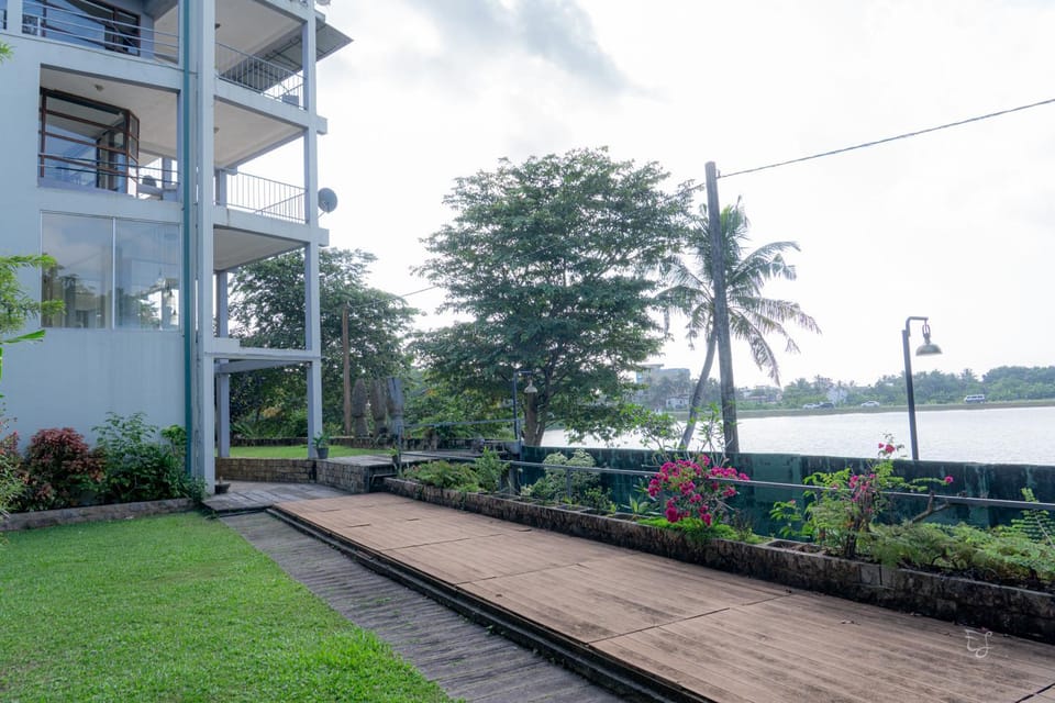 Lakeside Suites By cmb apartments Hotel in Western Province
