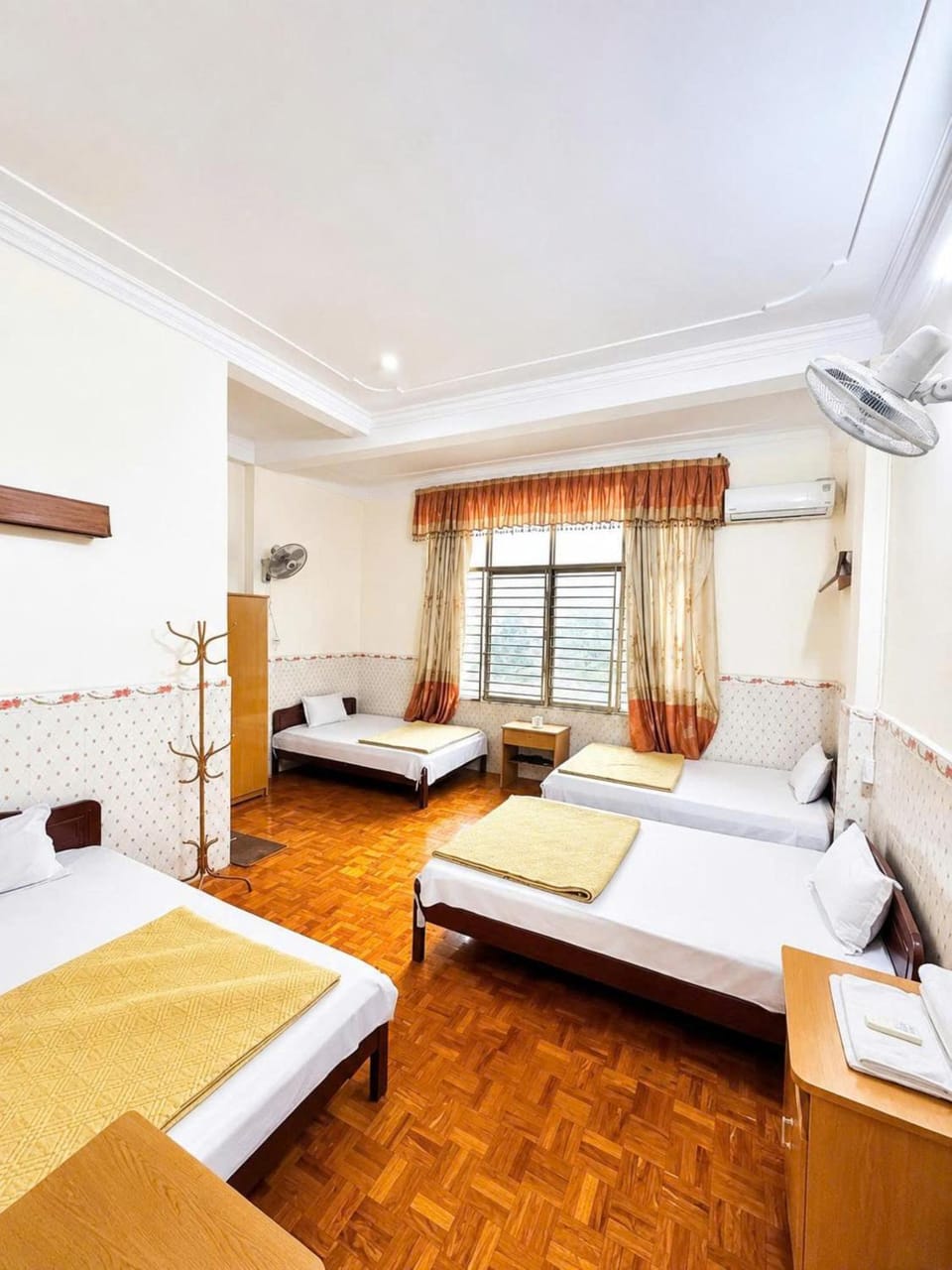 Bed, Bedroom, air conditioner