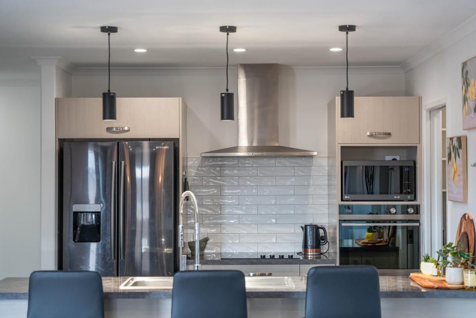 Coffee/tea facilities, oven, stove, kitchen