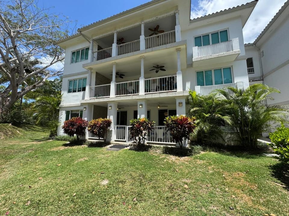 Residencial de Lujo en Beach Club Paradise Apartment in Rio Hato