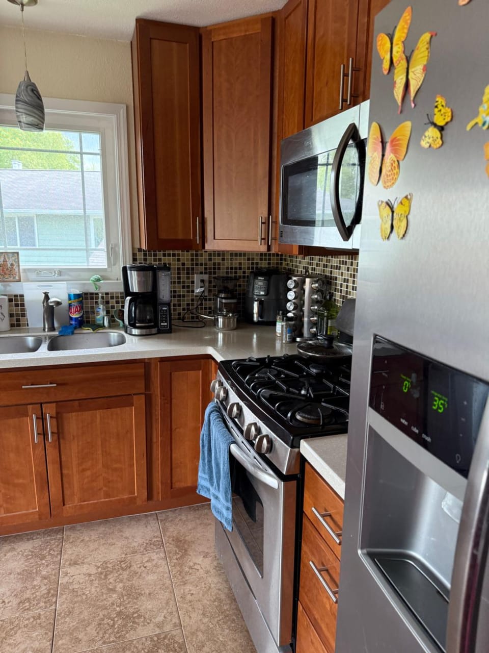Kitchen or kitchenette, oven