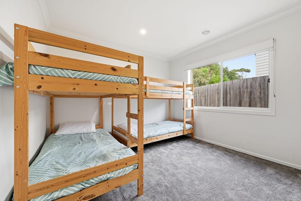 Bedroom, bunk bed