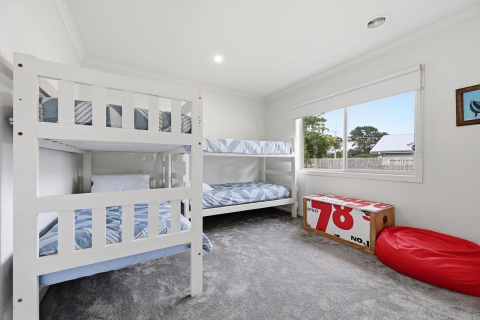 Bedroom, bunk bed