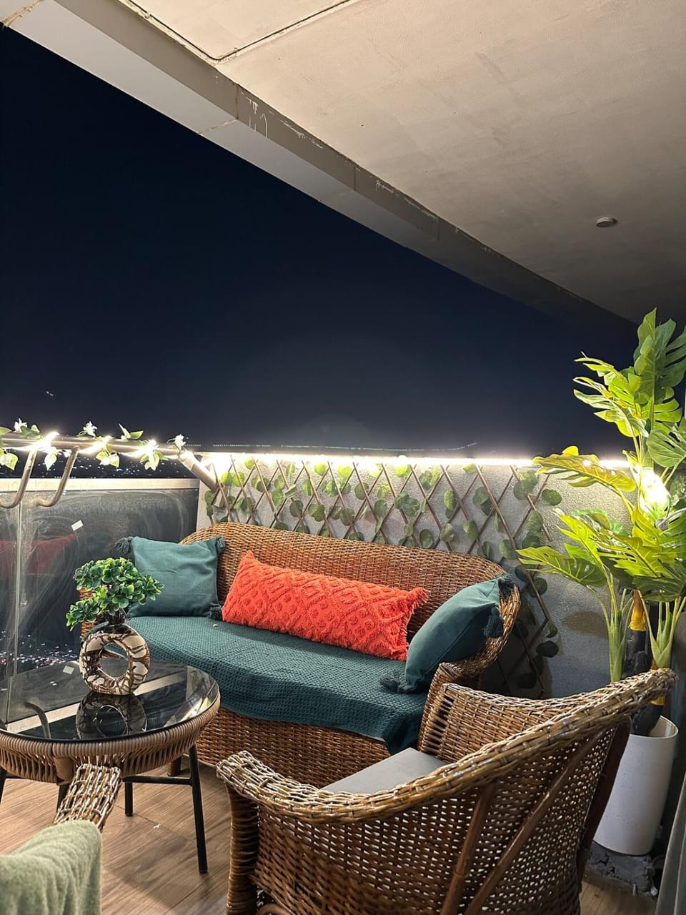 Luxury river view studio apartment 34th floor Apartment in Noida