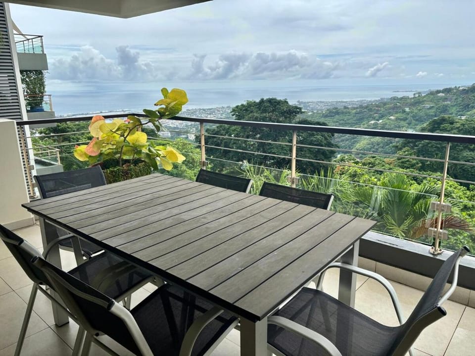 Cocoon - Awesome view, cosy 1bdroom AC with pool Apartment in Pape'ete