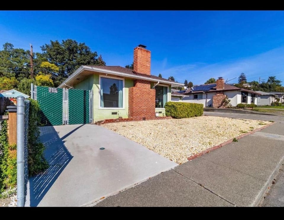 Home by the Bay - 3BD In Quiet Vallejo Neighborhood - Near Napa & SF House in Vallejo