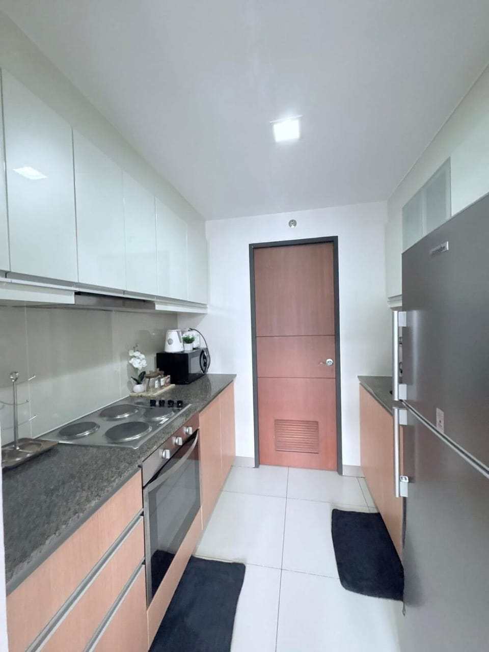 Modern Spacious 2BR in BGC with Direct Mall Access Apartment in Makati