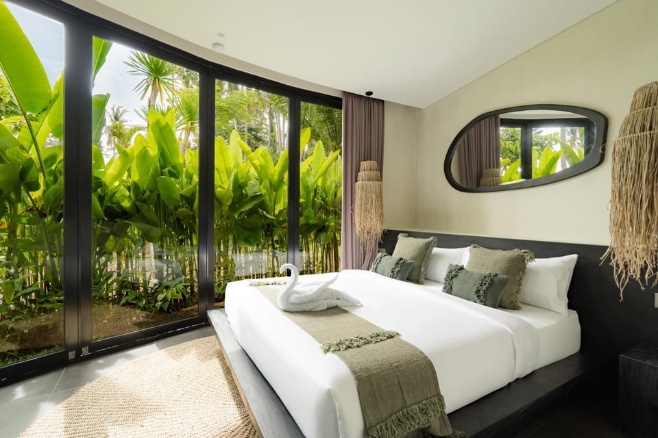 Bed, Bedroom, Garden view