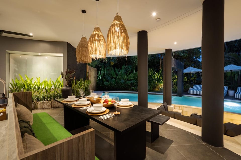 Living room, Seating area, Dining area, Swimming pool