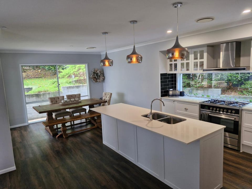 Dining area, kitchen