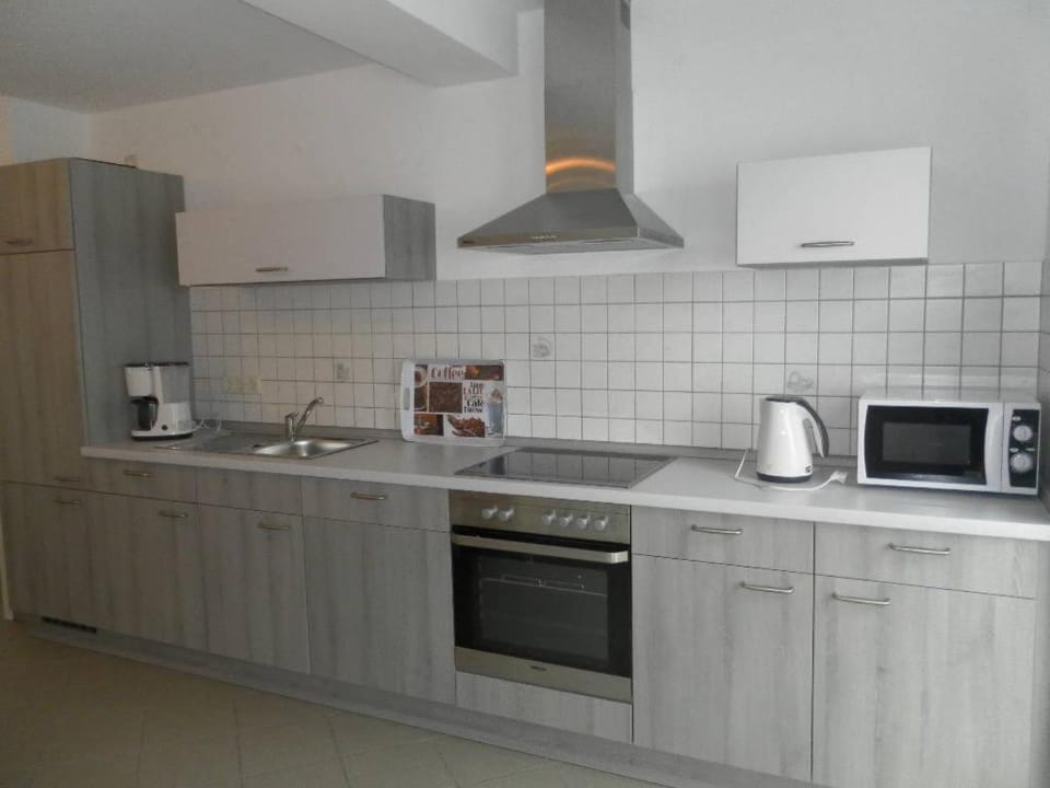 Kitchen or kitchenette, kitchen, kitchen