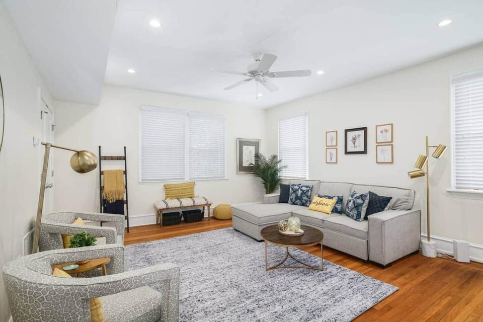 Shop, Eat, Rest 1 bdrm Apt w/Onsite Free Parking Apartment in Jenkintown