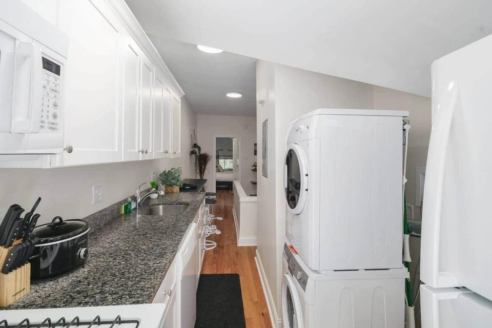 1 Bdrm Apt for Perfect Lil Getaway w/Free Parking Apartment in Jenkintown