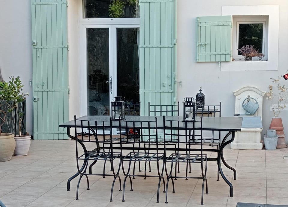 Maison près d'Avignon vue pinède House in Avignon