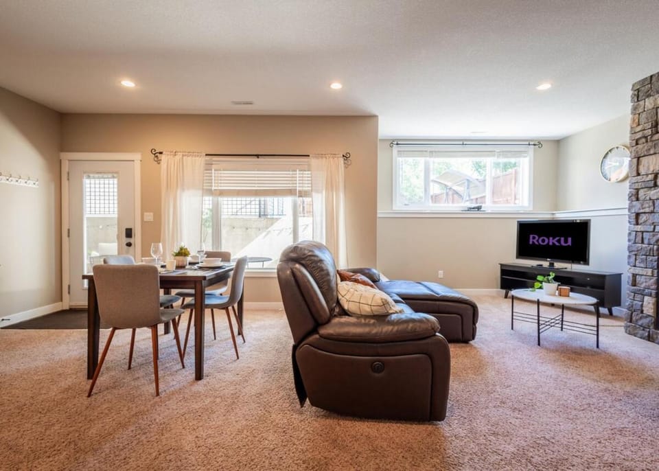 Serenity suite Apartment in Lethbridge