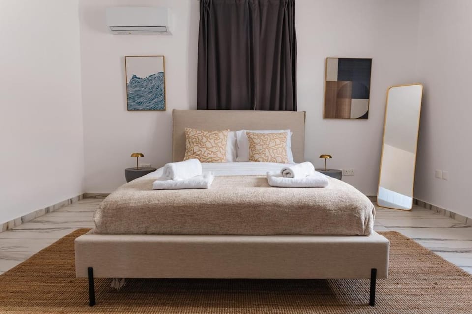 Bed, Bedroom, air conditioner