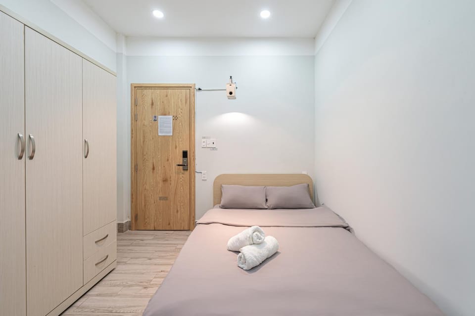 Bedroom, towels