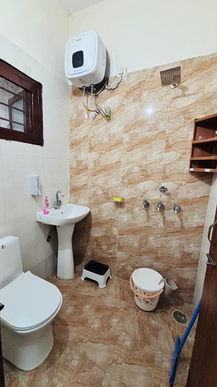 Modern 1BHK flat with AC WiFi Kitchen in Kharar Apartment in Punjab, India