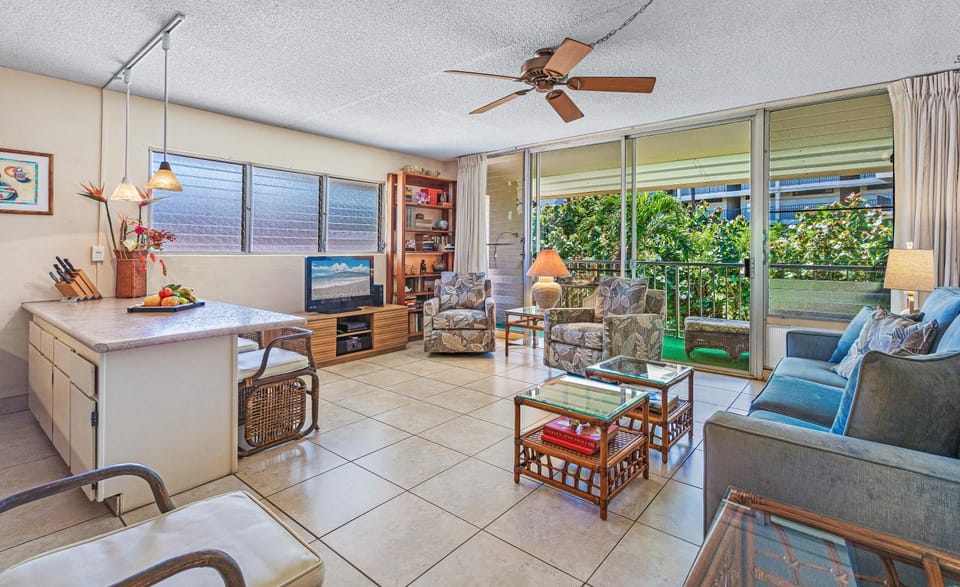 Kihei Kai Nani #11-343 Renovated, Large Lanai, across Kamaole Beach II Apartment in Wailea