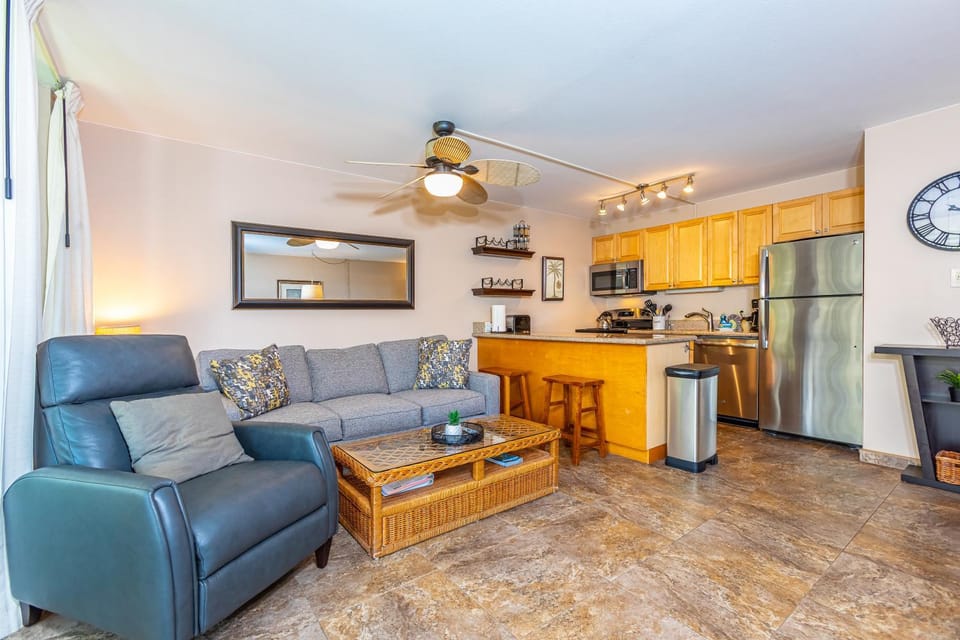 Kihei Kai Nani #2-210 Across From Kamaole Beach II Great Rates, A/C, Wifi Apartment in Wailea