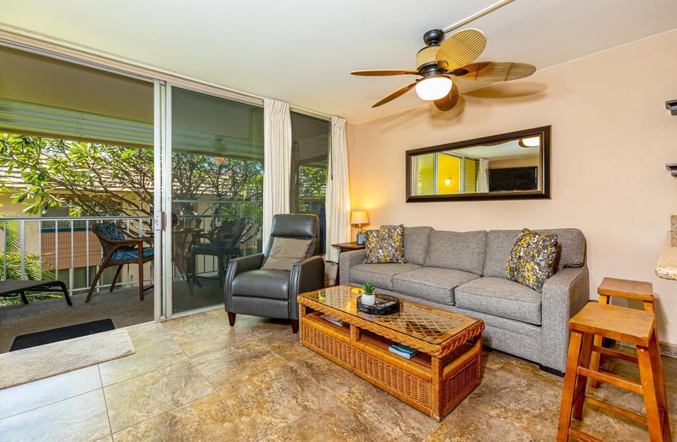 Kihei Kai Nani #2-210 Across From Kamaole Beach II Great Rates, A/C, Wifi Apartment in Wailea