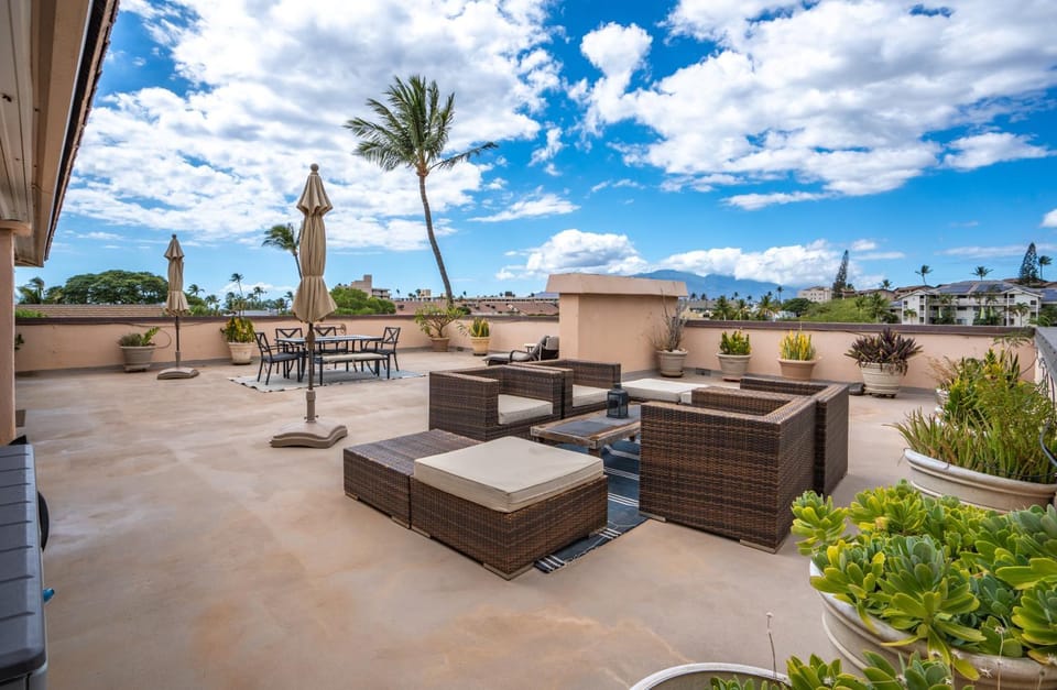 Kihei Kai Nani #6-349 Remodeled End Unit, Across Kamaole Beach II, Ocean View Apartment in Wailea