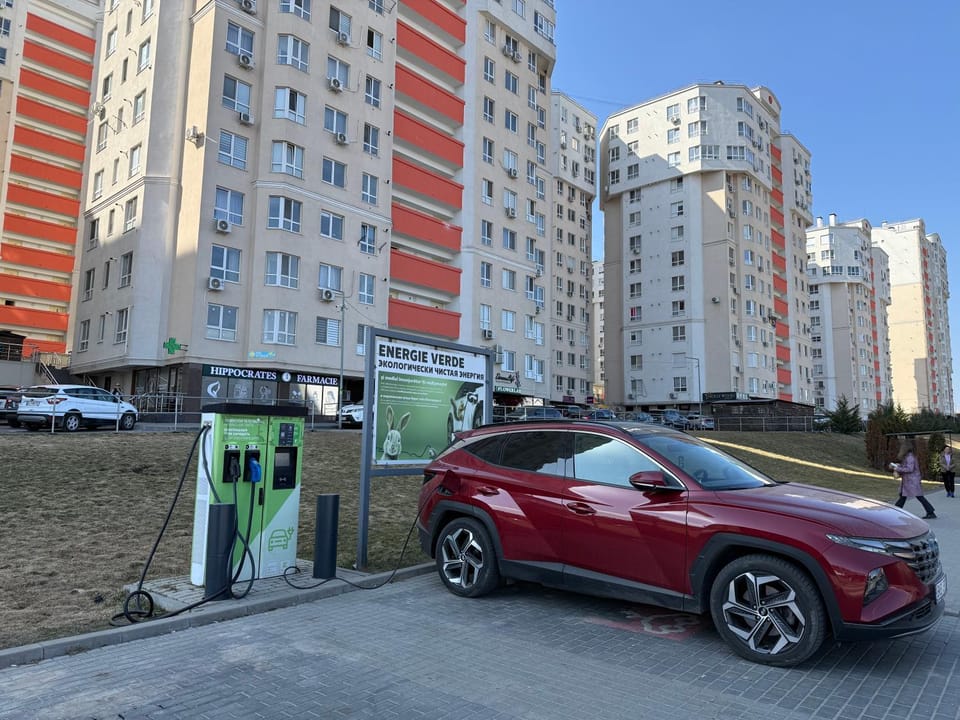 Apartament white Moll Apartment in Chișinău